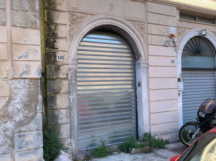 Negozio in vendita, via Placida  144, Centro, Messina