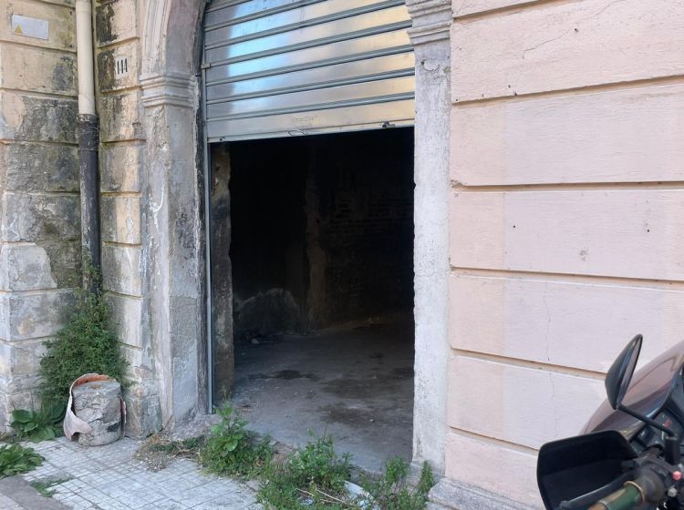 Negozio in vendita, via Placida  144, Centro, Messina