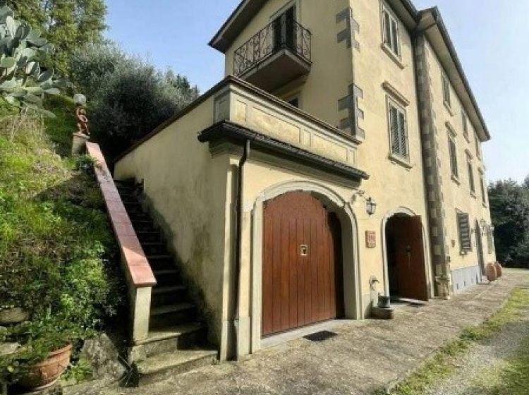 Villa in vendita, via Sismondi, Pescia