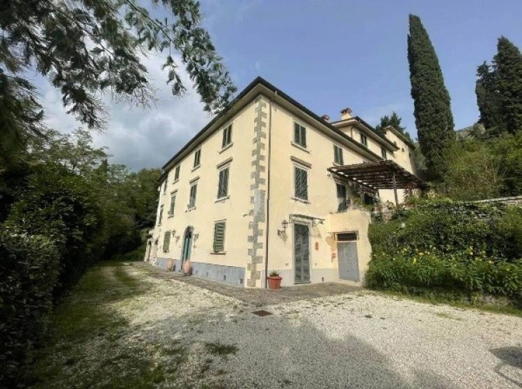 Villa in vendita, via Sismondi, Pescia