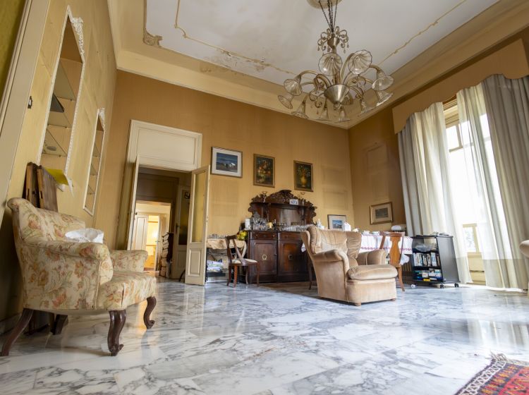 Quadrilocale in vendita, Discesa Cavour  2, Centro Storico, Catanzaro