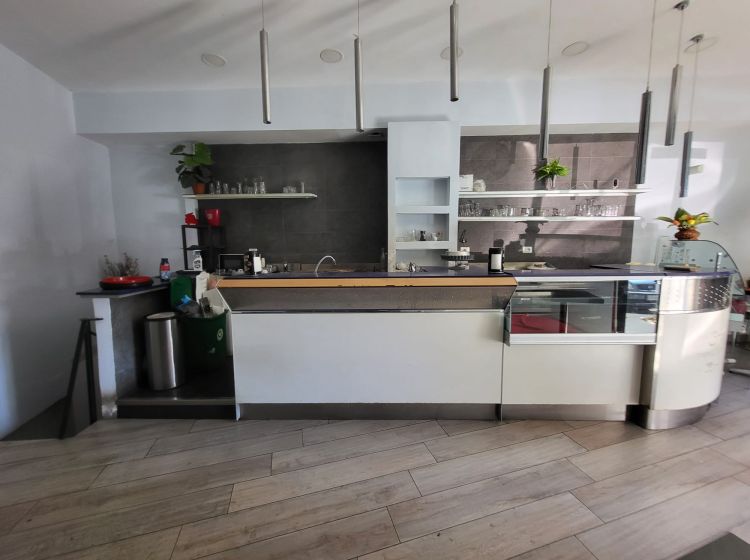 Negozio in affitto, via Alfonso Rendano  43/45, Trieste, Roma