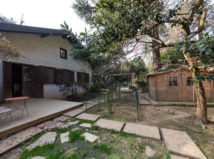 Villa in vendita, viale Grigna  28, Camparada