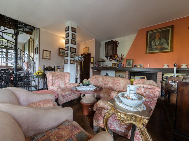 Villa in vendita, viale Grigna  28, Camparada