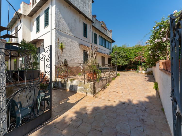 Villa in vendita, via Vampolieri  31, Aci Catena