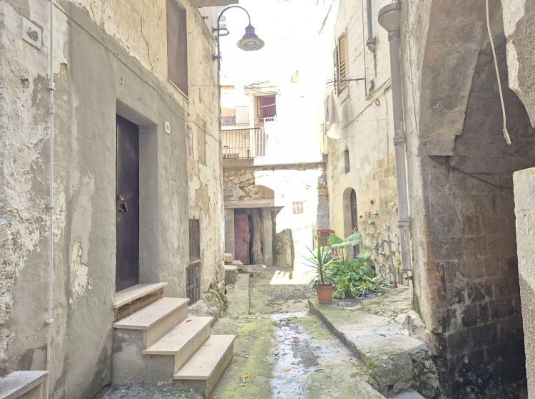 Bilocale in vendita, via Vittorio Veneto  57, Gravina In Puglia