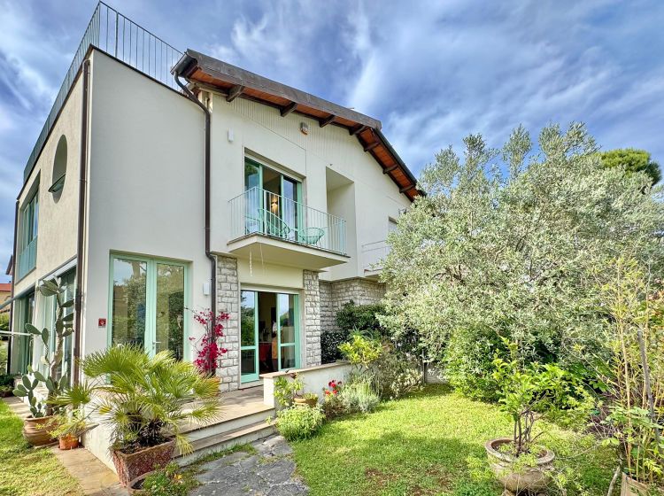 Villa in vendita, Camaiore