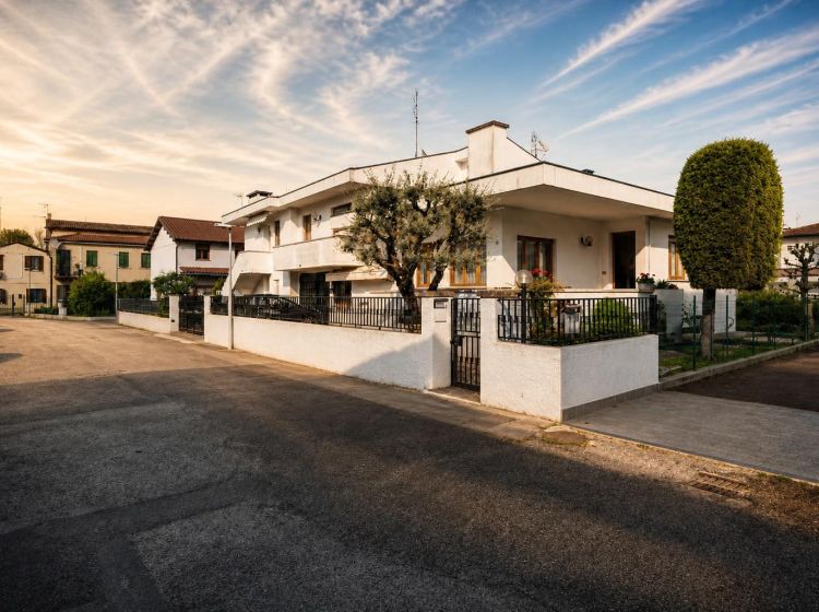 Villa in vendita, via I. Nievo  28, Roncaglia, Ponte San Nicolò