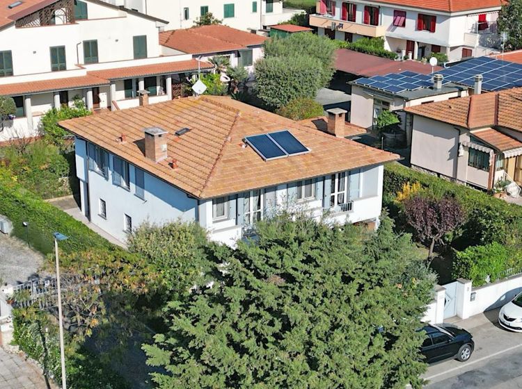 Villa in vendita, Cecina