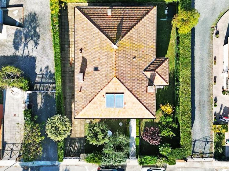 Villa in vendita, Cecina