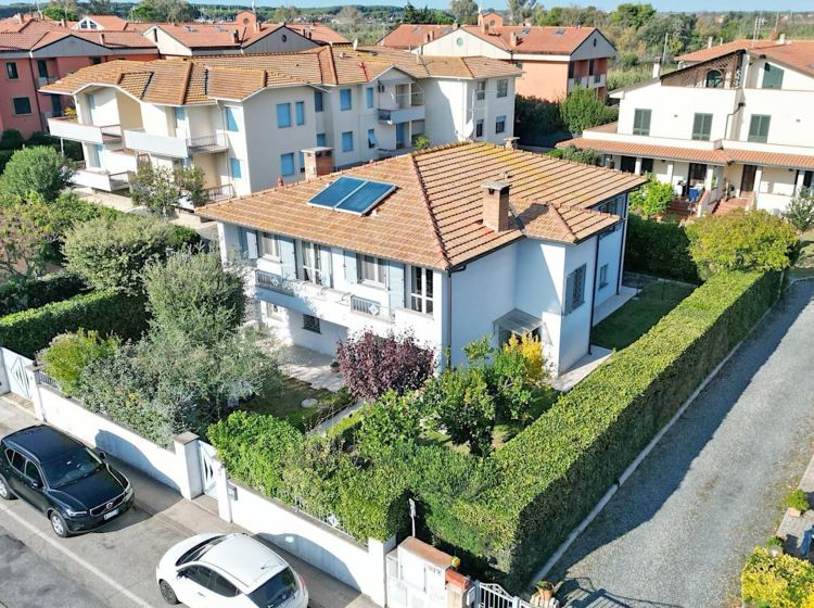 Villa in vendita, Cecina