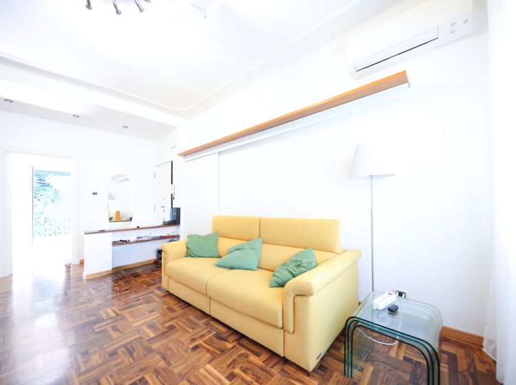 Bilocale in vendita, via Domenico Cimarosa  3, Quarto, Genova