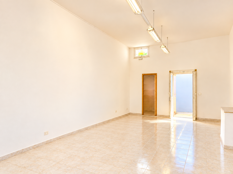 Laboratorio in vendita, via Torchiarolo  43, San Pietro Vernotico