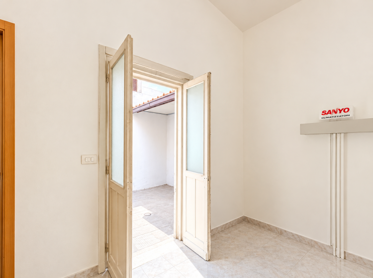 Laboratorio in vendita, via Torchiarolo  43, San Pietro Vernotico