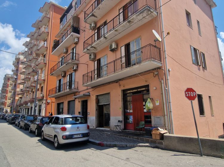 Negozio in vendita, via Ettore Vitale  52, Pontegrande, Catanzaro