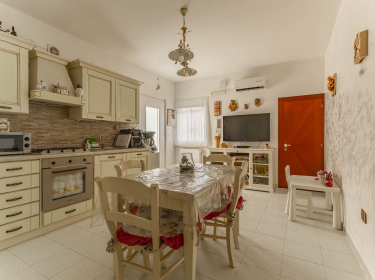 Trilocale in vendita, via Martiri di via Fani  25, Valenzano