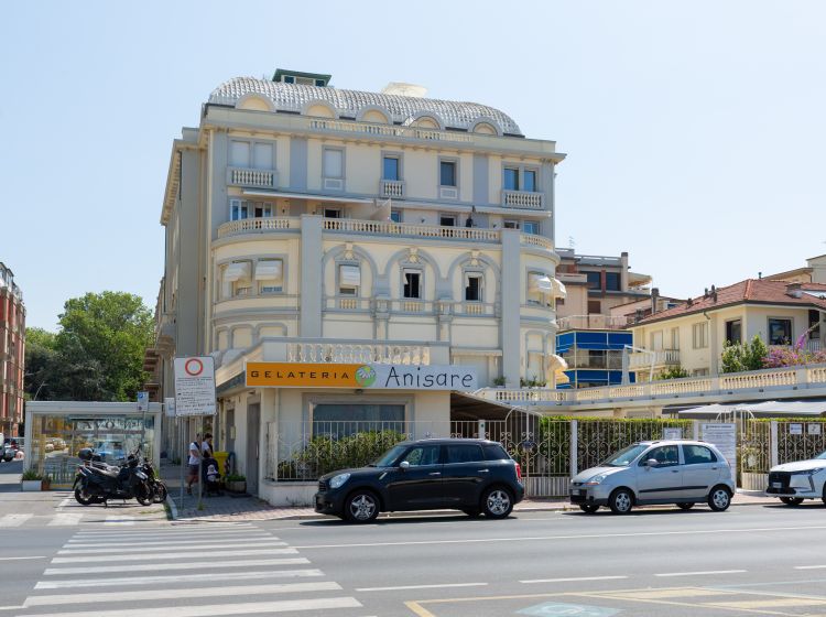 Bilocale in vendita, viale Giosuè Carducci  42/A, Viareggio
