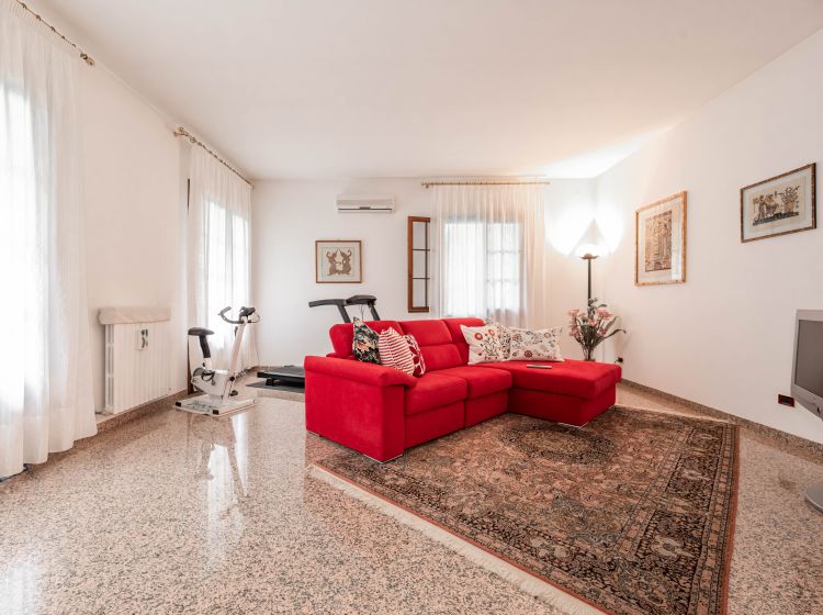 Villa in vendita, via Giacomo Leopardi  42, Correzzola