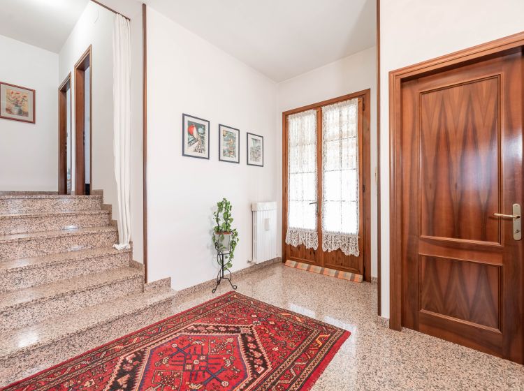 Villa in vendita, via Giacomo Leopardi  42, Correzzola