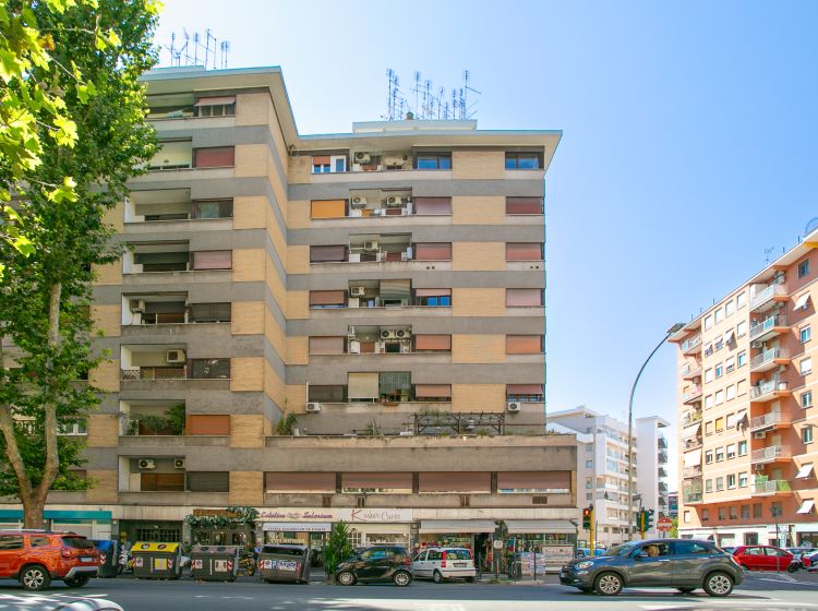 Bilocale in vendita, via Oderisi da Gubbio  62, Marconi, Roma