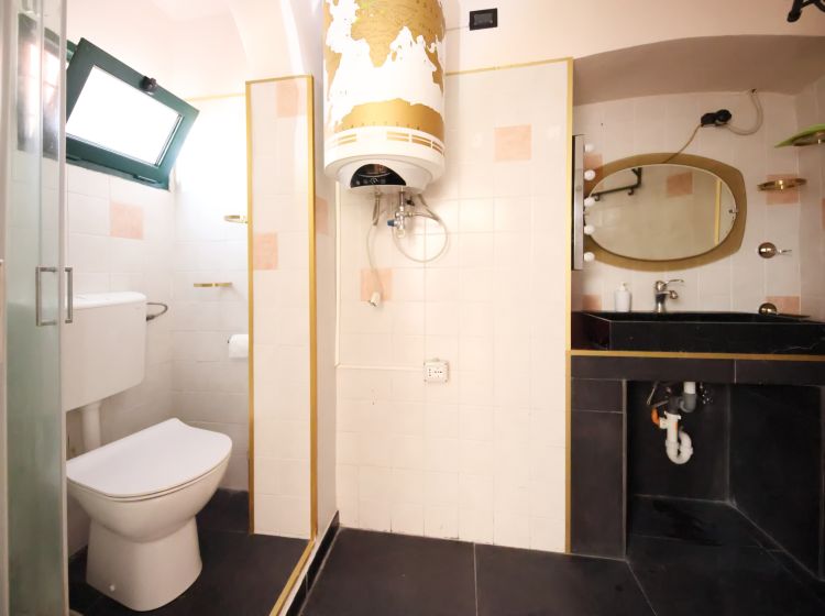 Magazzino o deposito in vendita, via Chiaravagna  108 R, Sestri Ponente, Genova