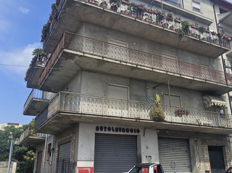 Trilocale in vendita, via Madamalena, Gioiosa Ionica