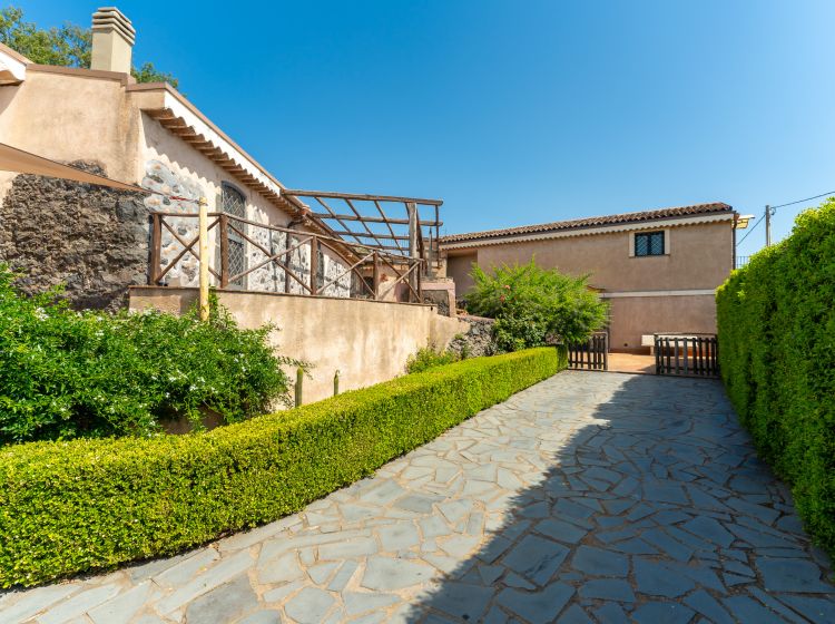 Casale in vendita, via Millicucco, Piedimonte Etneo