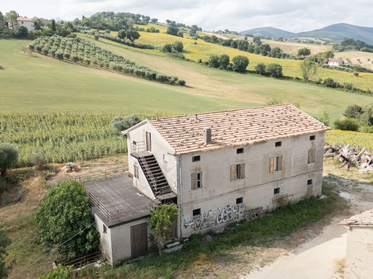 Casa colonica in vendita, Frazione Magnadorsa, Arcevia