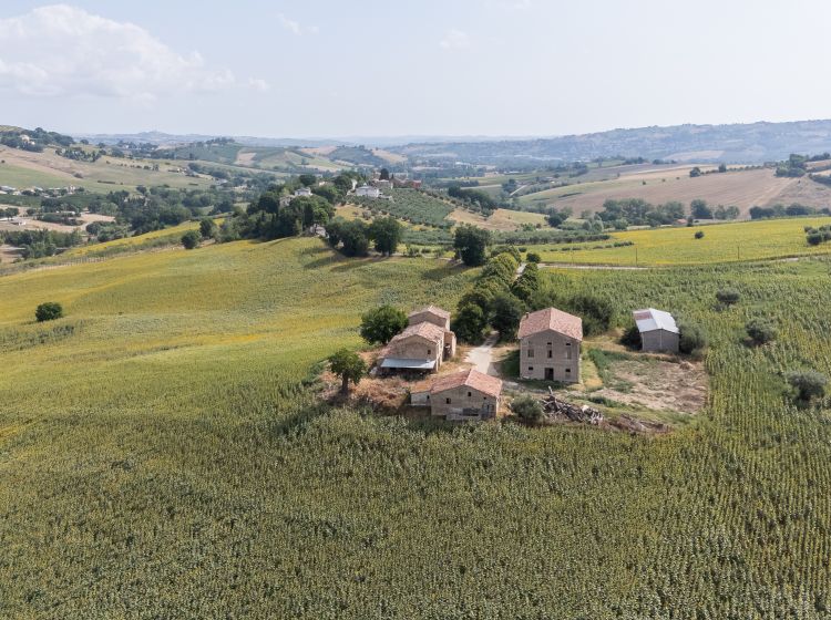 Casa colonica in vendita, Frazione Magnadorsa, Arcevia