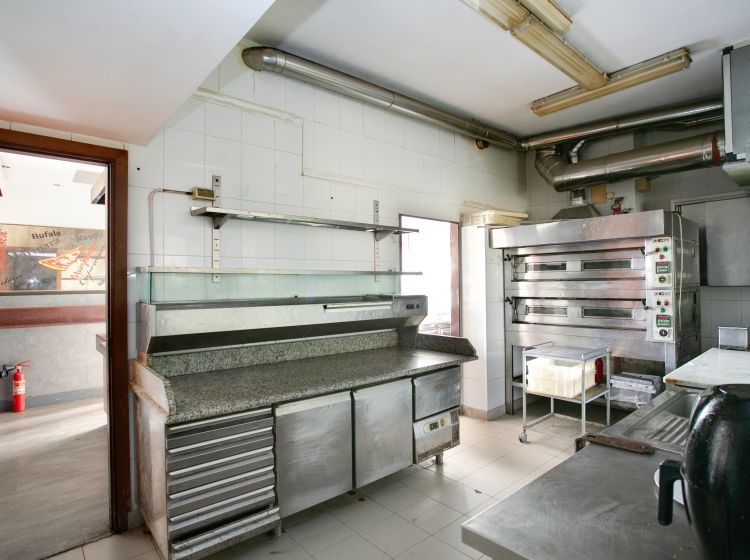Negozio in vendita, Piazza Gaspare Ambrosini  47, San Basilio, Roma