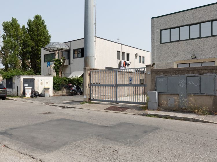 Capannone in vendita, via Gian Battista Guarini  54, Livorno