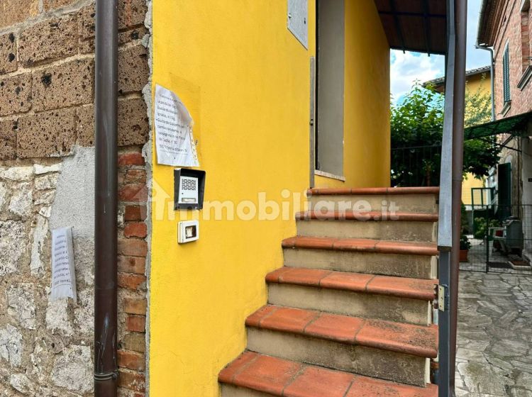 Bilocale in vendita, via Lauretana Sud  78, Torrita Di Siena