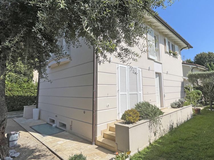 Villa in vendita, via Serraglio  56, Pietrasanta