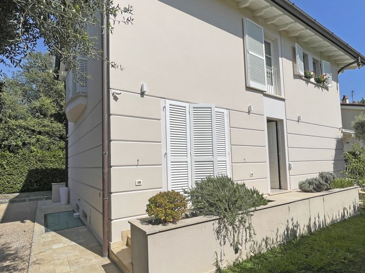 Villa in vendita, via Serraglio  56, Pietrasanta