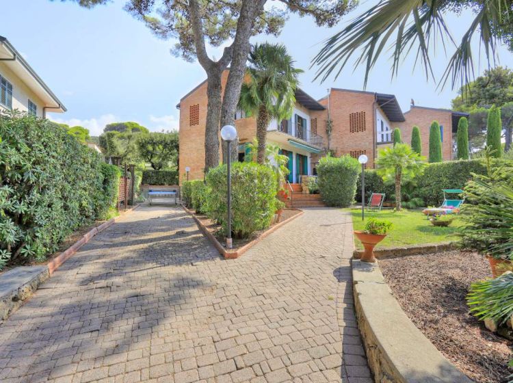 Villa in vendita, via Mario Puccini, Quercianella, Livorno