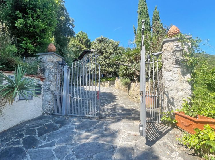 Villa in vendita, via Camaldoro 24, Pietrasanta