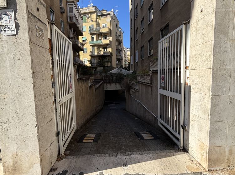 Box / Garage in vendita, via Oreste Tommasini  13, Bologna, Roma