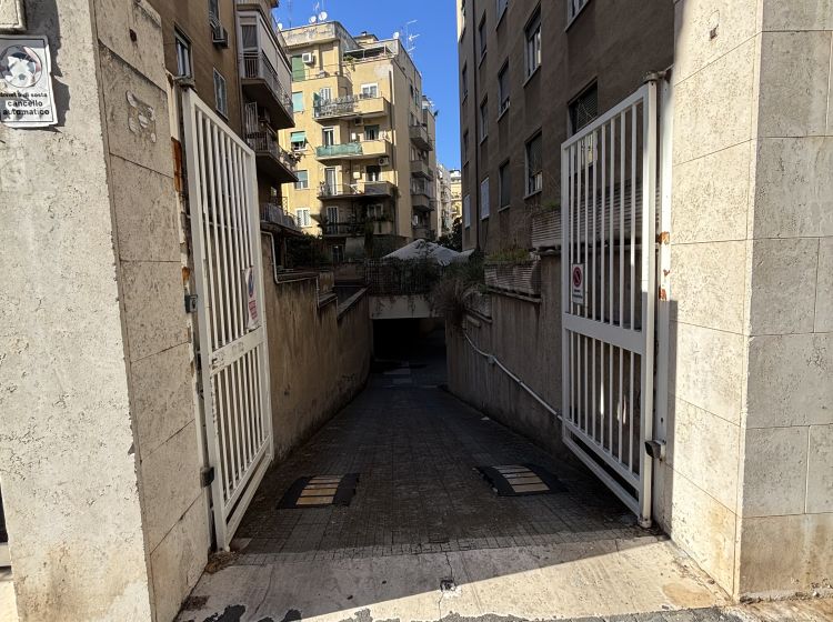 Box / Garage in vendita, via Oreste Tommasini  13, Bologna, Roma
