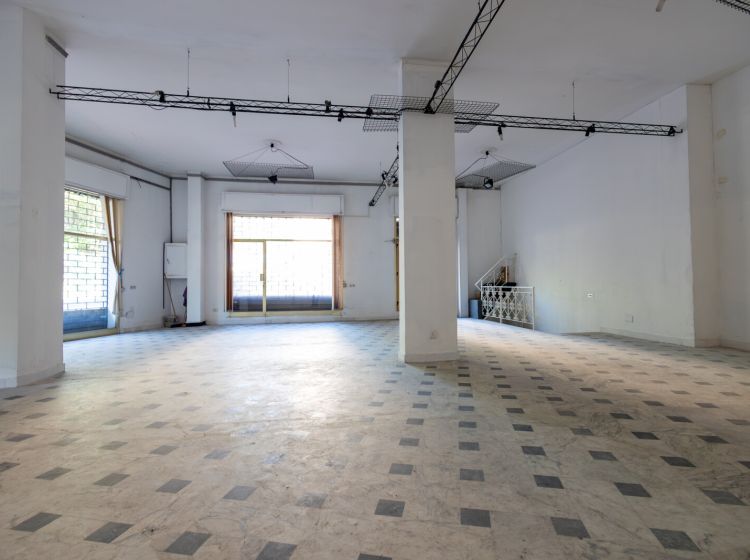 Negozio in vendita, viale dei Normanni  59 61 63 65, Centro Storico, Catanzaro