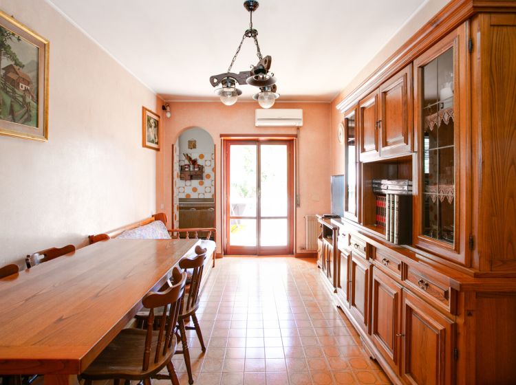 Trilocale in vendita, via del Giardino  88, Marano Equo