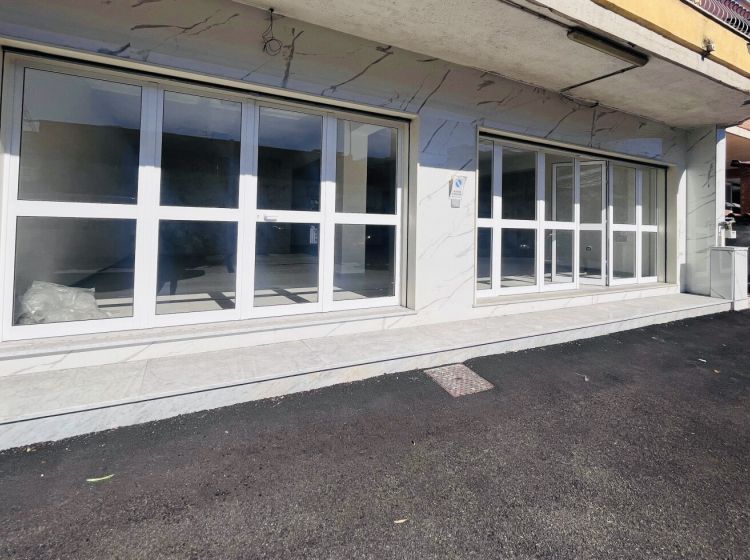 Negozio in affitto, via Alcide de Gasperi  224, Pagani