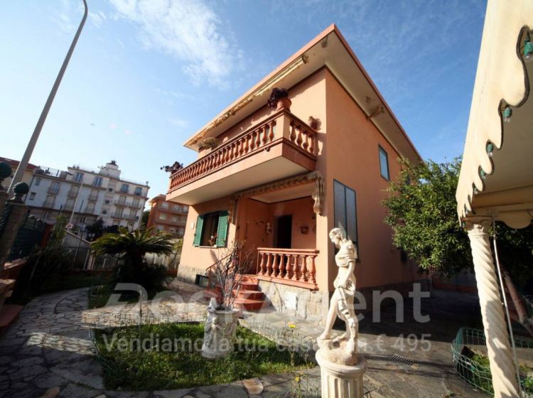 Villa in vendita, via Gerolamo Rossi, Bordighera