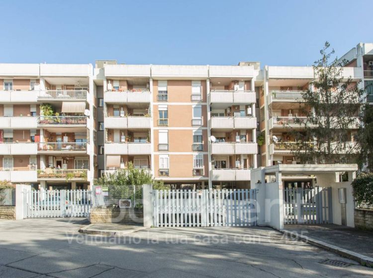 Bilocale in vendita, via Bernardino Bernardini 120, San Basilio, Roma