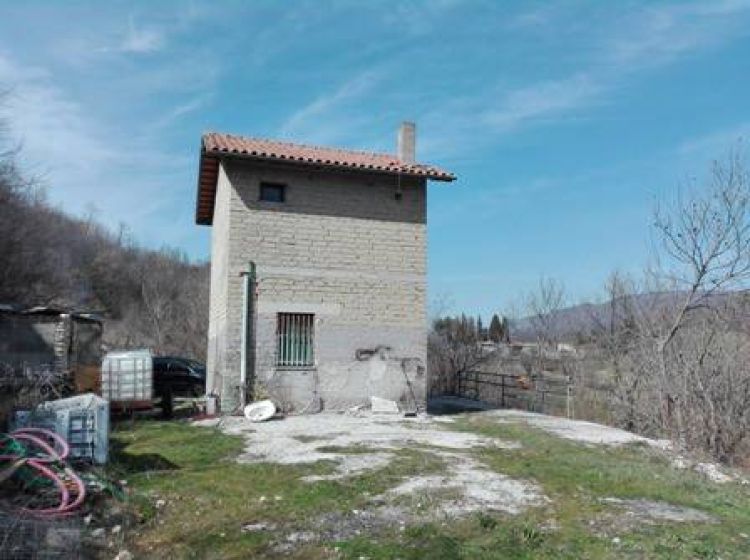 Rustico / Casale di 62 m² con 3 locali in vendita a Rocca Sinibalda