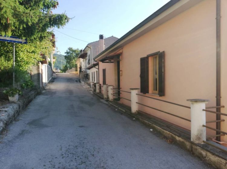 Quadrilocale in vendita, via Colle della Madonna 6, Colle Di Tora