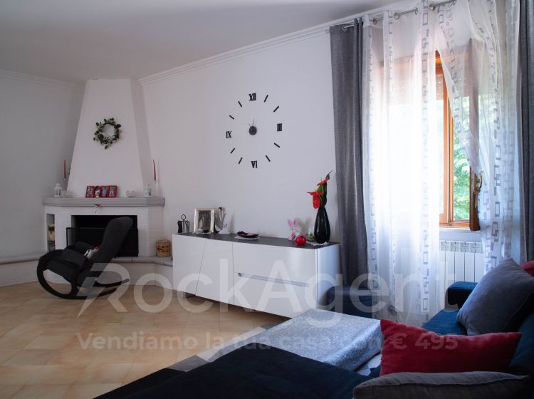 Appartamento in vendita, via Olginate 55, Roma