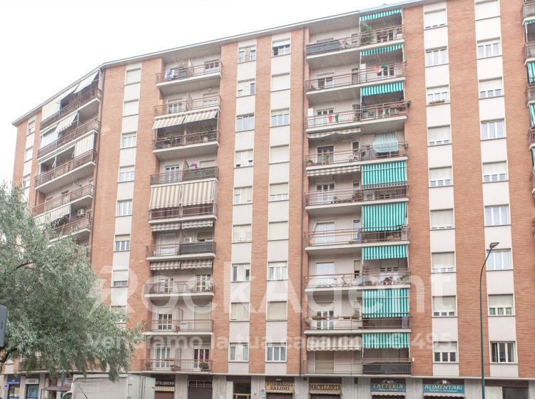 Bilocale in vendita, Largo Cardinal Massaia 48, Torino
