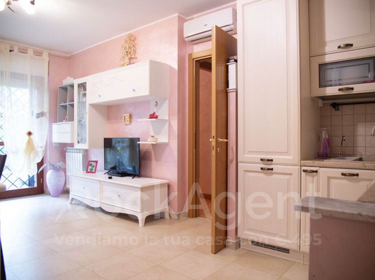 Trilocale in vendita, via Acciaroli 40, Ponte di Nona, Roma