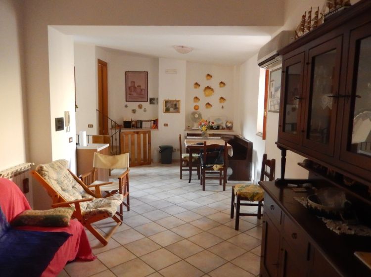 Trilocale in vendita, Corso Appio Claudio 2, Fondi