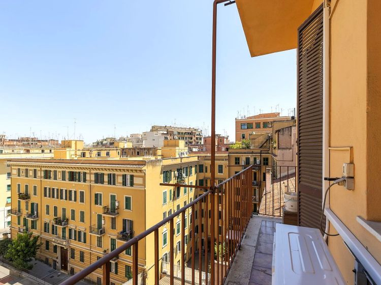 Trilocale in vendita, via Britannia, San Giovanni, Roma